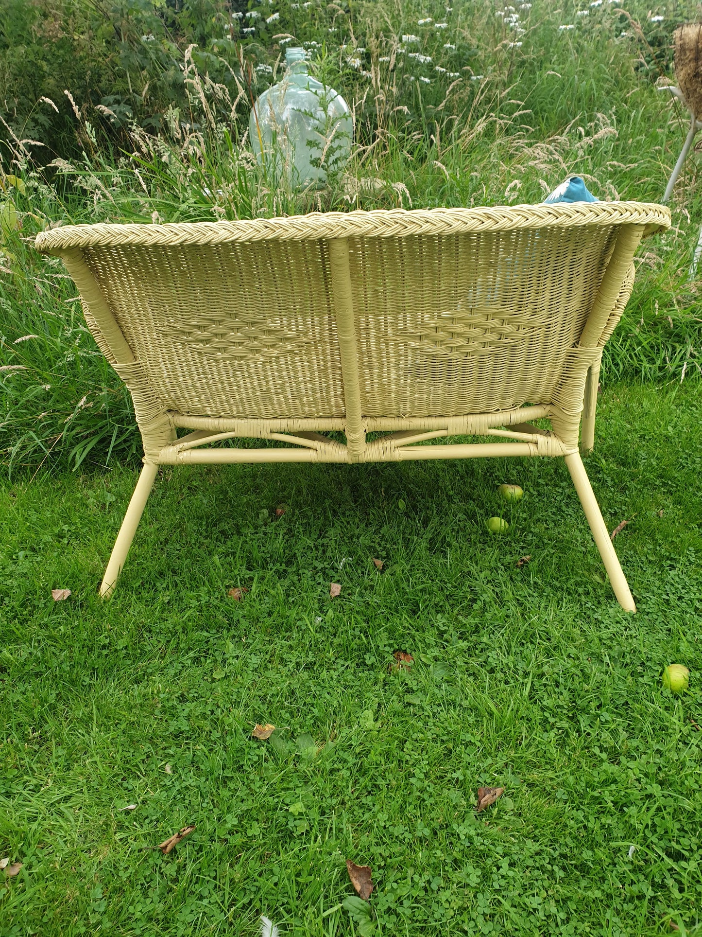 Wicker indoor bench